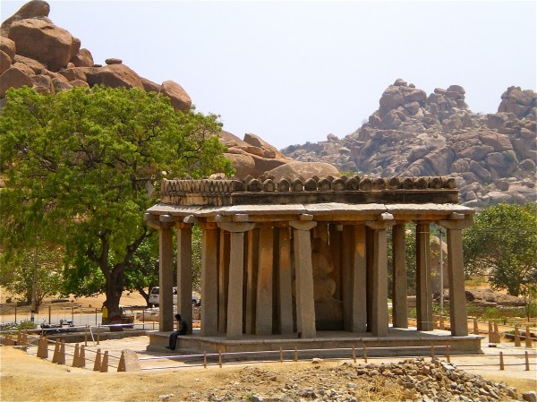 CIMG1938 copy_2 בית בהמפי, ליד הנהר, הודו. Temple by the river Hampy, India